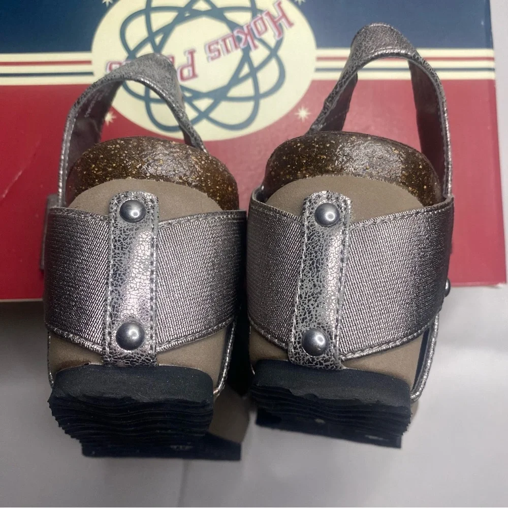 Elegant Metallic Sandals - Picture 3 of 7